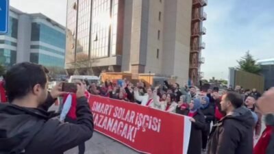 Grevde olan Birleşik Metal-İş Sendikası'na üye Smart Solar işçileri, grev
