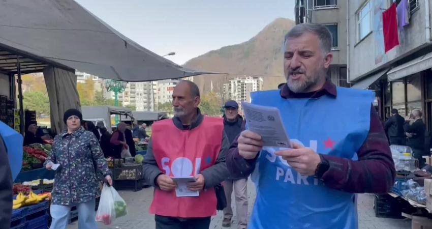 Sol Parti Borçka İlçe Başkanlığı’ndan “ekonomik adalet” çağrısı Sol Parti Borçka İlçe Başkanı Ömer Çatan, ilçe pazarında "Ekmek