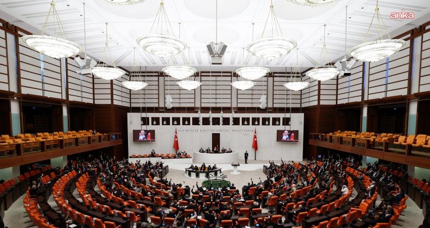 TBMM, stajyerlere yönelik taciz iddialarıyla ilgili soruşturmayı tamamladı: Bir memura ihraç, iki işçiye fesih teklifi TBMM'de stajyerlere yönelik uygunsuz mesaj iddialarına ilişkin idari soruşturma tamamlandı.