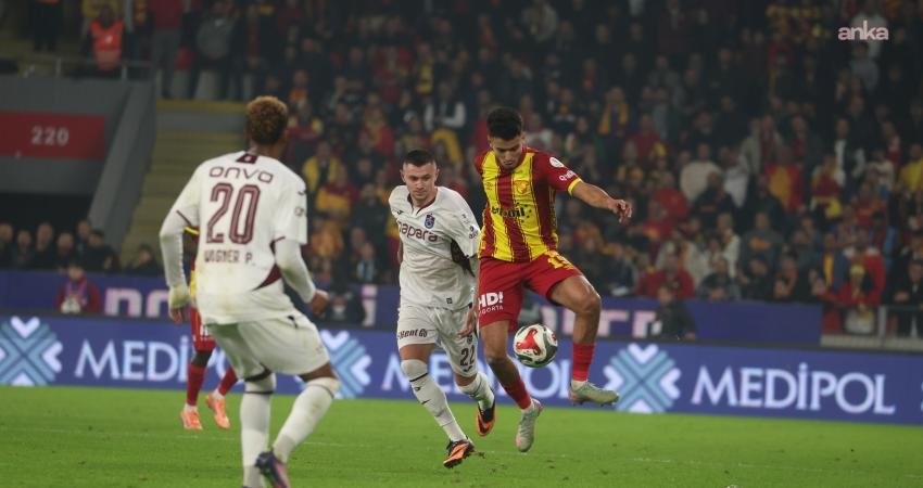 Trabzonspor, Süper Lig'in 15. haftasında Göztepe'yi deplasmanda 2-1 yenerek, sahadan