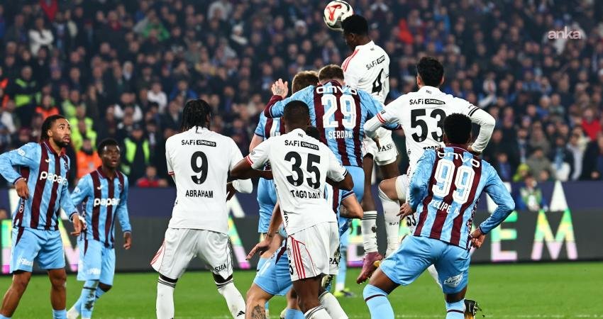 Trabzonspor sahasında Beşiktaş ile 3-3 berabere kaldı Süper Lig’in 16. haftasında derbi maç heyecanı yaşandı. Trabzonspor sahasında