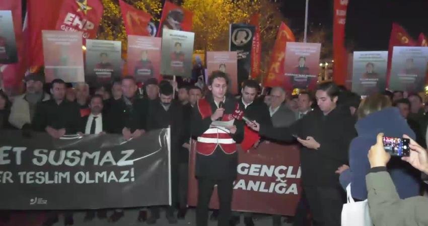 CHP Kadıköy Gençlik Kolları Yöneticisi Bilgekağan Şarbat’ın tutuklanmasına karşı CHP’liler,