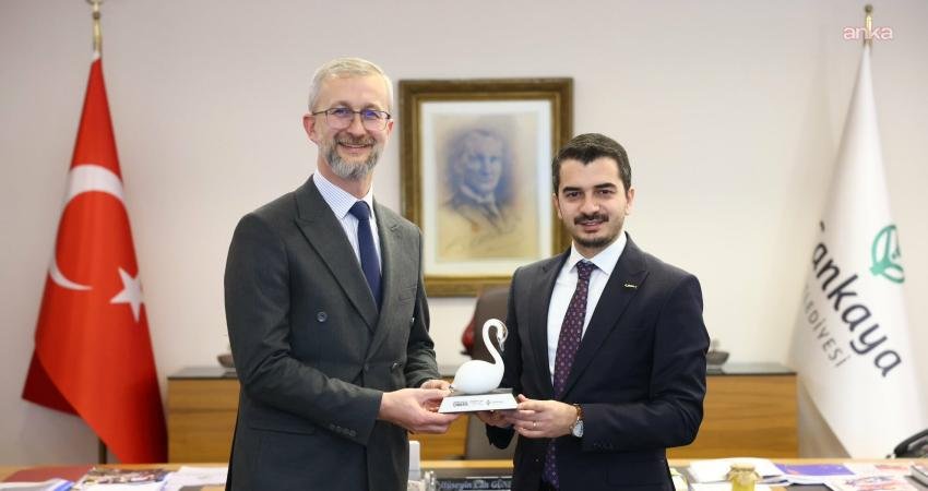 Ukrayna’nın Ankara Büyükelçisi Dzhelialov’dan Çankaya Belediye Başkanı Güner’e ziyaret Ukrayna Cumhuriyeti Ankara Büyükelçisi Naryman Dzhelialov, Çankaya Belediye Başkanı Hüseyin Can Güner'i