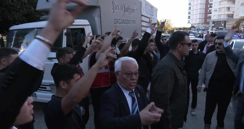 Ümit Özdağ, partisinin Kumluca ve Kemer ilçe başkanlıklarının açılışını yaptı Zafer Partisi Genel Başkanı Ümit Özdağ partisinin Antalya’nın Kumluca ve