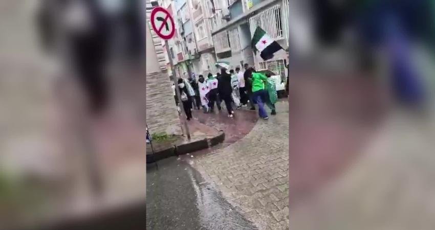 Ümit Özdağ’dan, Esad rejiminin düşmesinin yıldönümünü İstanbul’da kutlayan sığınmacılara tepki: “Neden bu kutlamayı dönüp vatanınızda yapmıyorsunuz?” Zafer Partisi Genel Başkanı Ümit Özdağ, Suriye'de Beşar Esad rejiminin