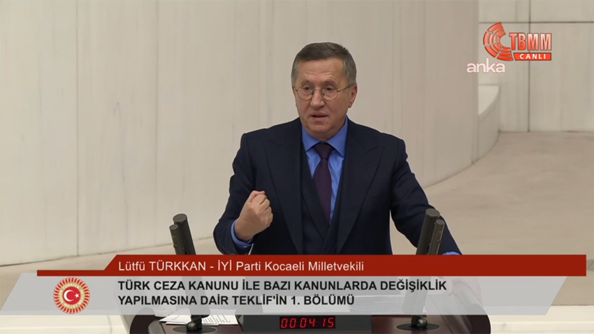 Lütfü Türkkan: Cezaevlerinde umutla bekleyenler var evet ama dışarıda korkuyla bekleyen on binlerce de kadın var TBMM Genel Kurulu'nda konuşan İYİ Parti Kocaeli Milletvekili Lütfü Türkkan, "Kamuoyunda