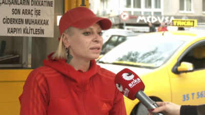 İzmir’de taksi ve servis şoförlüğü yapan Ebru Kuf, ekonomik kriz