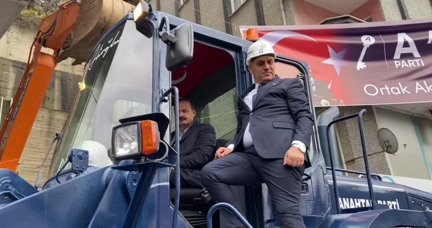 Yavuz Ağıralioğlu Trabzon’da… “Siz yüzükle başlayıp zengin oluyorsunuz, millet elindeki yüzüğü satmak zorunda kalıyor, olmuyor” Anahtar Parti Genel Başkanı Yavuz Ağıralioğlu, Maçka’da ilçe binası açılış
