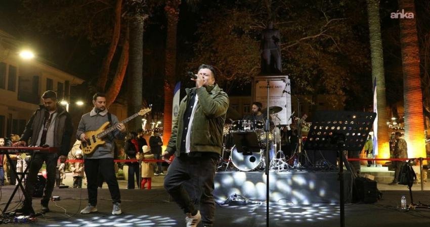 Mudanya Belediyesi tarafından Mütareke Meydanı’nda kurulan Yeni Yıl Pazarı, stantları,