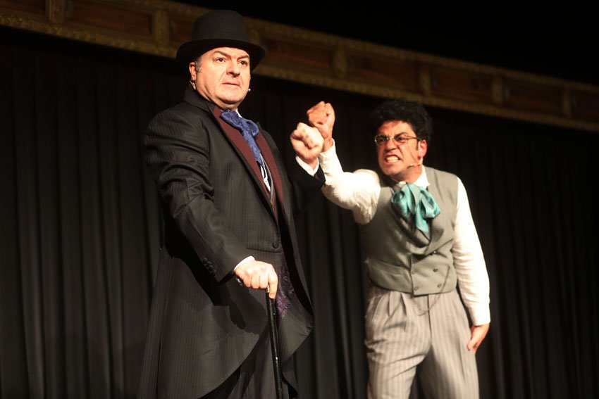 Her yıl geleneksel olarak düzenlediği tiyatro festivali ile on binlerce