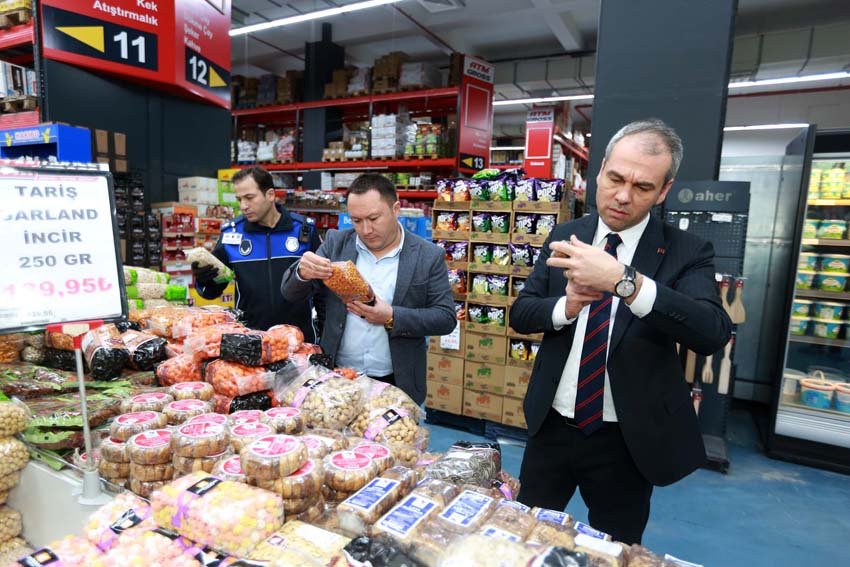 Yenimahalle Belediyesi Zabıta Müdürlüğü ekipleri, vatandaşların sağlıklı ve huzurlu bir