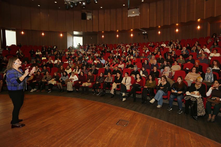 Yenimahalle Belediyesi’nin ebeveynlere yönelik düzenlediği ücretsiz eğitimler kapsamında, Çocuk Gelişimi