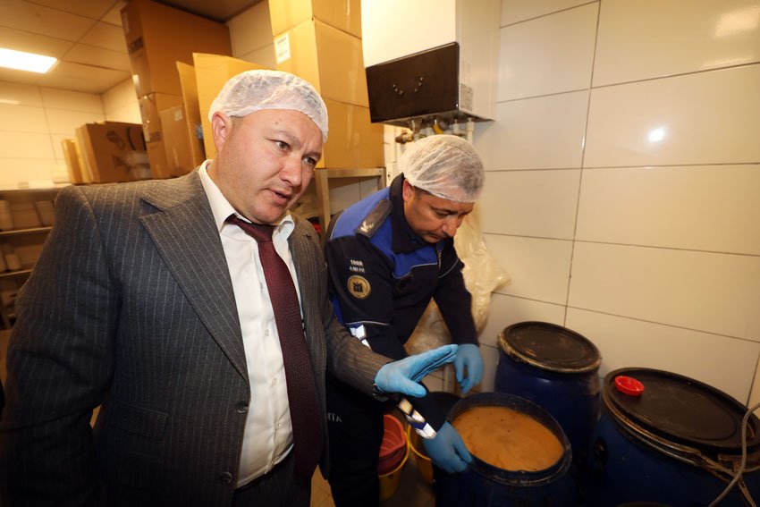 Yenimahalle’de fast food işletmelerine sıkı denetim Yenimahalle Belediyesi Zabıta Müdürlüğü ekipleri, Türkiye’de art arda yaşanan gıda