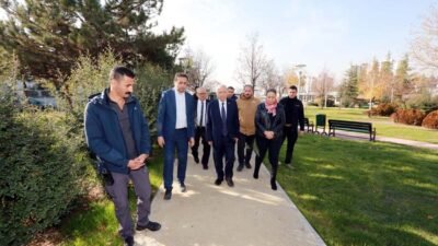 Yenimahalle Belediyesi, park ve spor alanlarında başlattığı doğal zemin dönüşümünü