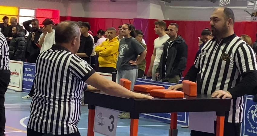 Yozgat’ta 2012 yılında düzenlenen okullar arası bilek güreşleri il birinciliği