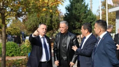 Yunusemre Belediye Başkanı Semih Balaban, Lalapaşa Mahallesi’nde esnaf ziyaretinde bulundu.