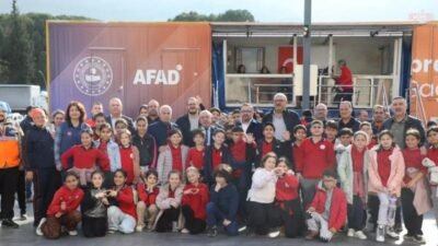 Manisa’da deprem farkındalığını artırmak amacıyla hazırlanan simülasyon TIR'ı, 14 Aralık’a