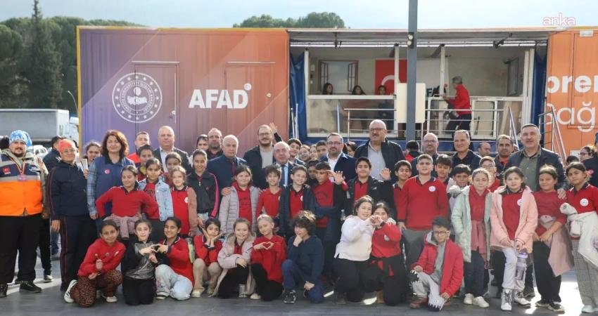 Manisa’da deprem farkındalığını artırmak amacıyla hazırlanan simülasyon TIR'ı, 14 Aralık’a