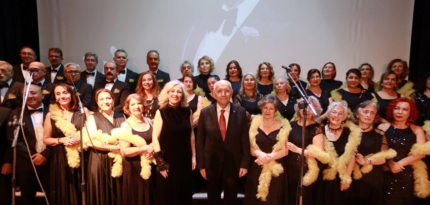 Türk Sanat Müziği'nin unutulmaz ismi Zeki Müren, doğum gününde Yenimahalle Belediyesi tarafından