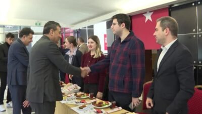 CHP Sözcüsü Zeynel Emre, “Bazı şeyler siyasette olana göre kendini