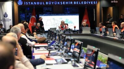 İstanbul’da yeni yılın ilk saatleriyle birlikte etkisini artıran kar yağışı