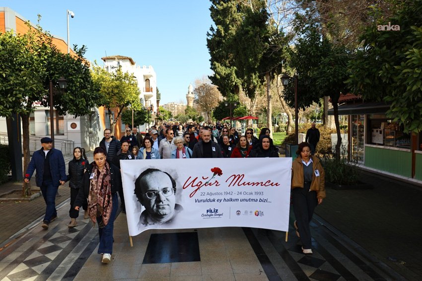 Gazeteci-yazar Uğur Mumcu, katledilişinin 33. yılında Selçuk’ta düzenlenen törende “Bir