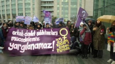 2024 yılında Kadına Yönelik Şiddetle Uluslararası Mücadele Günü’nde Tünel, İstiklal Caddesi,