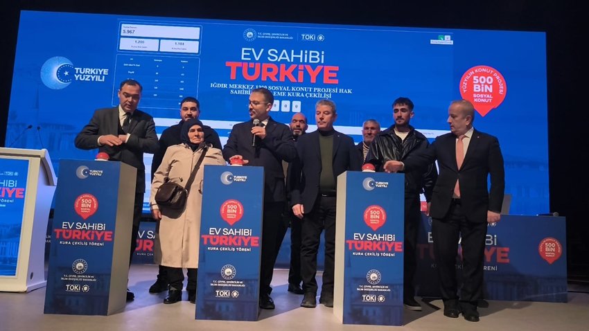 Iğdır’da bin 200 toplu konut kurası çekildi, toplam 6 bin 545 başvuru yapıldı Çevre, Şehircilik ve İklim Değişikliği Bakanlığı'nın 81 ilde 500 bin