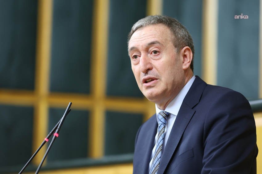 Tuncer Bakırhan: “Sayın Bahçeli, parmak sallayanları görmek istiyorsa akşam televizyon kanallarını açıp izlesin” DEM Parti Eş Genel Başkanı Tuncer Bakırhan, MHP Genel Başkanı