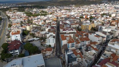 İzmir Büyükşehir Belediyesi, Seferihisar’ın ana arterlerinden Şehit General Temel Cingöz