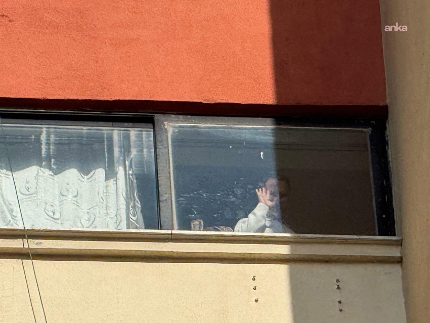 Tutuklu bulunan Beylikdüzü Belediye Başkanı Mehmet Murat Çalık, boynundaki kitle