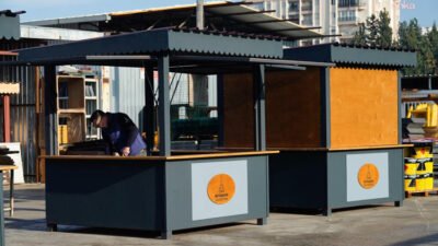 İzmir Büyükşehir Belediyesi tarafından Karşıyaka’nın sahil bandında mısır ve kestane