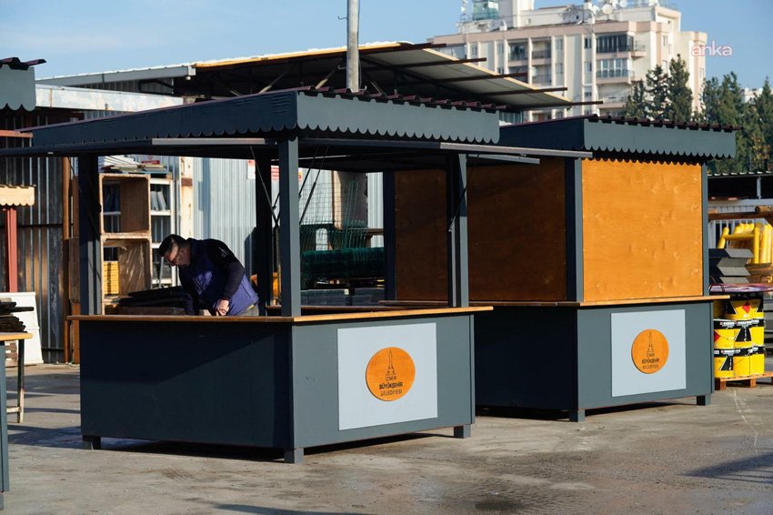 İzmir Büyükşehir Belediyesi tarafından Karşıyaka’nın sahil bandında mısır ve kestane