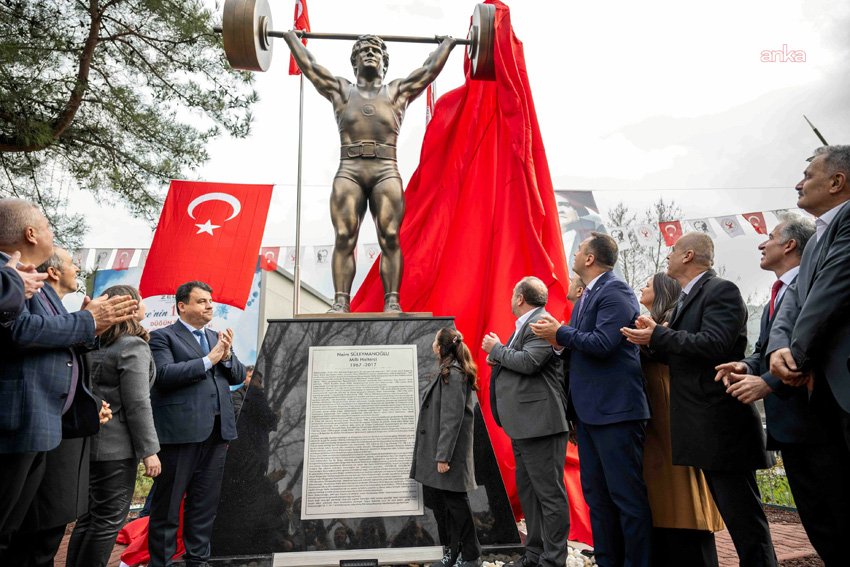 Cep Herkülü Bornova Pınarbaşı’nda ölümsüzleşti Bornova Belediyesi tarafından yenilenen Pınar Caddesi’nde, Dünya ve Olimpiyat Şampiyonu