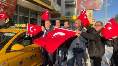 Suriye’nin Kamışlı bölgesinde Türk bayrağına yönelik provokasyona İzmir’den tepki geldi.