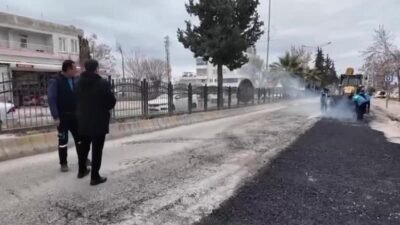 Adıyaman Belediye Başkanı Abdurrahman Tutdere, Sakarya Caddesi’nde devam eden asfalt