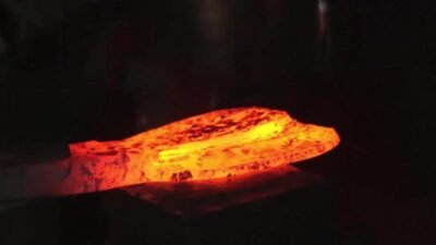 Adıyaman'da yaşayan 70 yaşındaki emekli bir vatandaş, demircilik yaparak geçimini