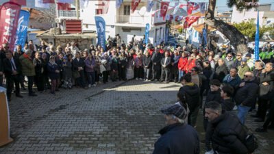 Güzelbahçe Belediyesi, GÜZMAR Market ailesine Bakkal Nihat'ı ekledi. Açılışta konuşan