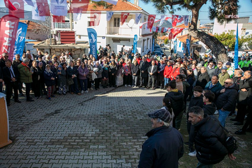 Güzelbahçe’de “GÜZMAR Bakkal Nihat” açıldı Güzelbahçe Belediyesi, GÜZMAR Market ailesine Bakkal Nihat'ı ekledi. Açılışta konuşan