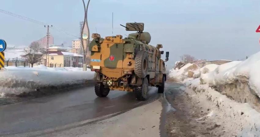 İçişleri Bakanı Ali Yerlikaya, Hakkari'de jandarma ekiplerince düzenlenen operasyonda 348
