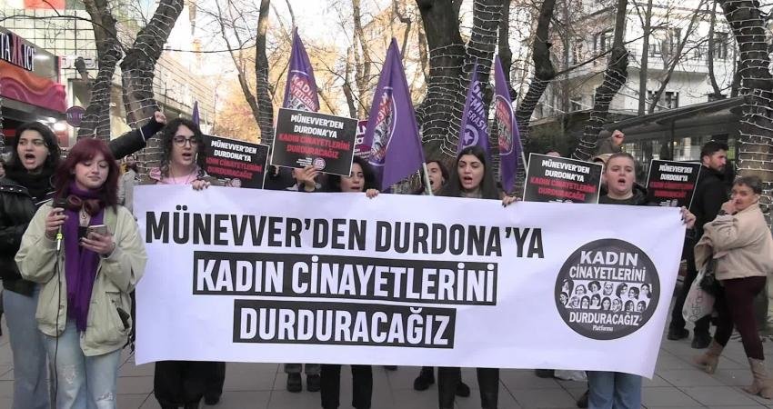 Ankara’da kadınlar Durdona Khakımova için bir araya geldi: Kadınların bedenlerinin konteynerlerde bulunduğu bu düzeni değiştireceğiz Kadın Cinayetlerini Durduracağız Platformu, “Öldürülen tüm kadınların ve Durdona’nın hesabını
