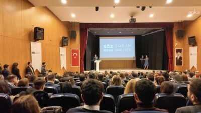 Ankara’da faaliyetlerini sürdüren yüzlerce avukat, Doğan Taşdelen Çağdaş Sanatlar Merkezi’nde
