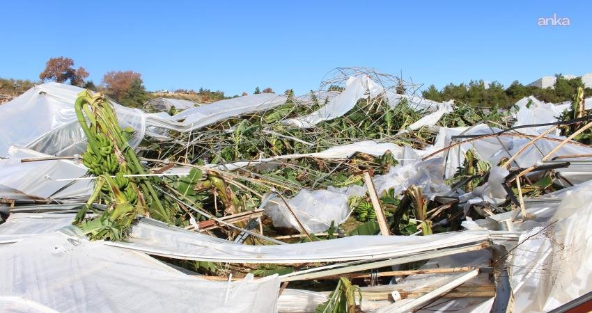 Antalya Büyükşehir Belediyesi, Manavgat’ta hasar tespit çalışması yaptı Antalya Büyükşehir Belediyesi, Manavgat’ın Karacalar, Sülek ve Kızılağaç mahallelerinde hortum
