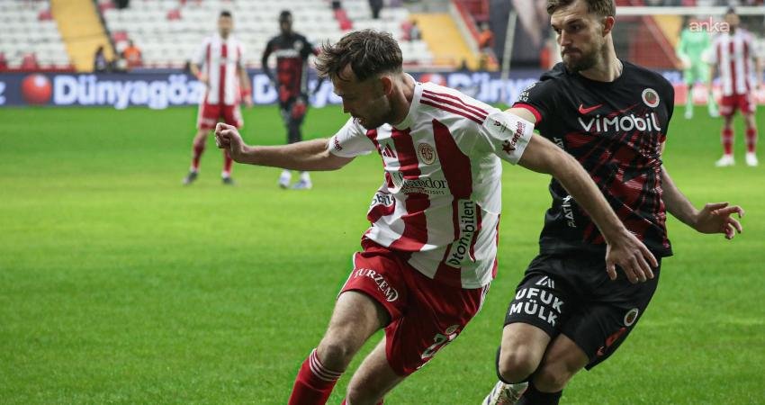 Süper Lig’in 19. haftasında Antalyaspor, sahasında karşılaştığı Gençlerbirliği’ni 2-1 mağlup