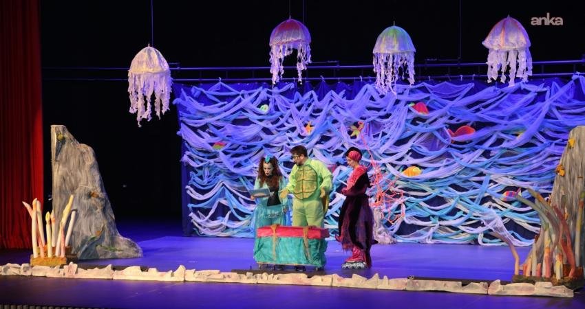 Ataşehirli çocuklar, yarıyıl tatilini “Sömestir Çocuk Şenliği” ile değerlendirdi Ataşehir Belediyesi’nin yarıyıl tatiline özel düzenlediği Sömestir Çocuk Şenliği, atölye