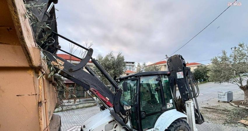 Ayvalık Belediyesi Park ve Bahçeler ekiplerinden kış mesaisi Ayvalık Belediyesi Park ve Bahçeler Müdürlüğü ekipleri, kış sezonunun başlamasıyla