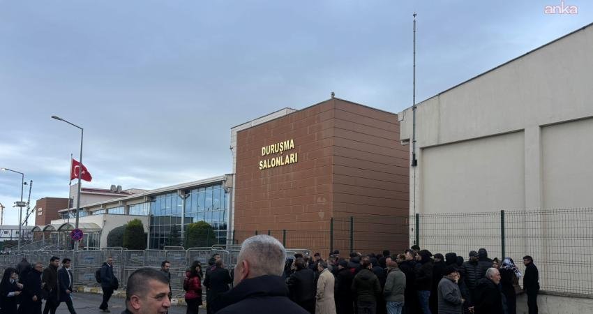 “Aziz İhsan Aktaş davası”… Mahkeme, avukatların “duruşma kayıtlarının paylaşılması, yetkisizlik, görevsizlik ve tefrik” taleplerini reddetti Aziz İhsan Aktaş'ın liderliğini yaptığı organize suç örgütünün, bazı belediye