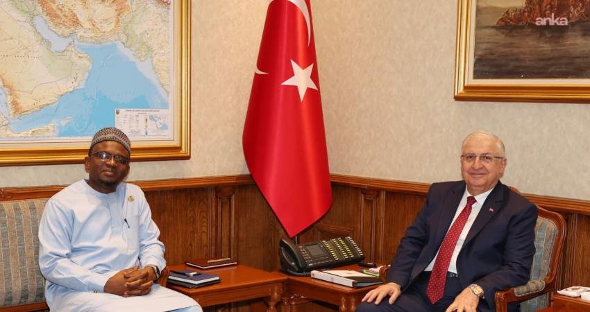 Bakan Güler, Gana’nın Ankara Büyükelçisi Nasiru-Deen’i kabul etti Milli Savunma Bakanı Yaşar Güler, Gana'nın Ankara Büyükelçisi Abdul Nasiru-Deen