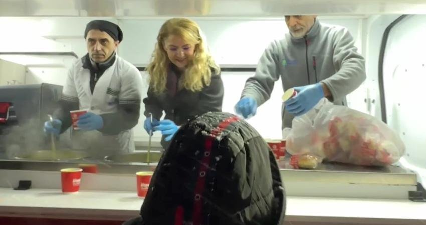 Bakırköy Belediye Başkanı Ayşegül Ovalıoğlu, sabahın erken saatlerinde Ataköy Metro