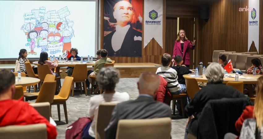 Bakırköy Belediyesi Çocuk Meclisi'nin toplantısında çocuk haklarının korunması, karar süreçlerine